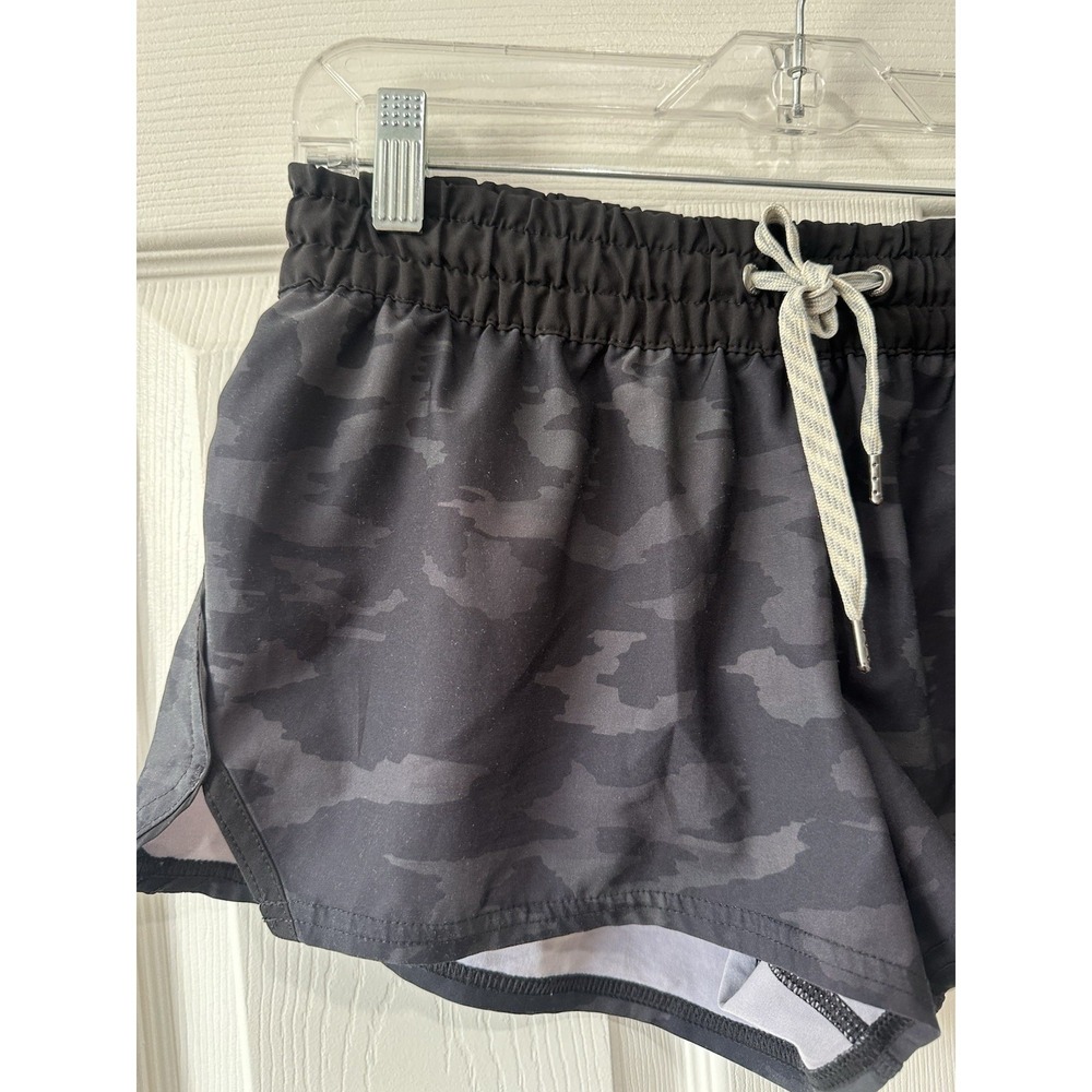 Vuori Clementine Short 2.5" Black Gray Camo Small Lined - Picture 2 of 8